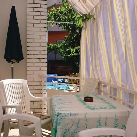 Stunning In With Kitchen Apartament Pula