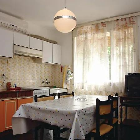 Stunning In With Kitchen Apartament
