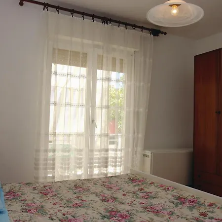 Apartman Stunning In With Kitchen